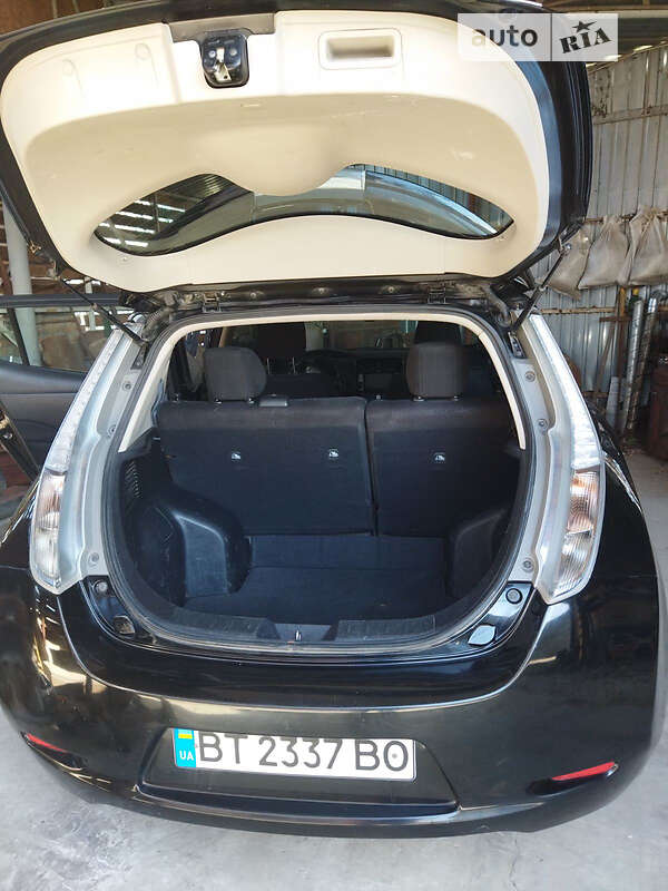 Хэтчбек Nissan Leaf 2014 в Херсоне