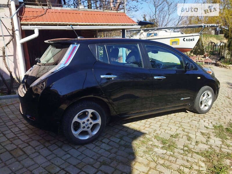 Хэтчбек Nissan Leaf 2014 в Херсоне