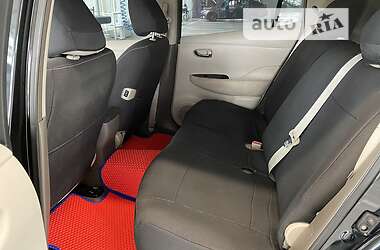 Хэтчбек Nissan Leaf 2013 в 