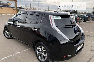 Хэтчбек Nissan Leaf 2013 в 