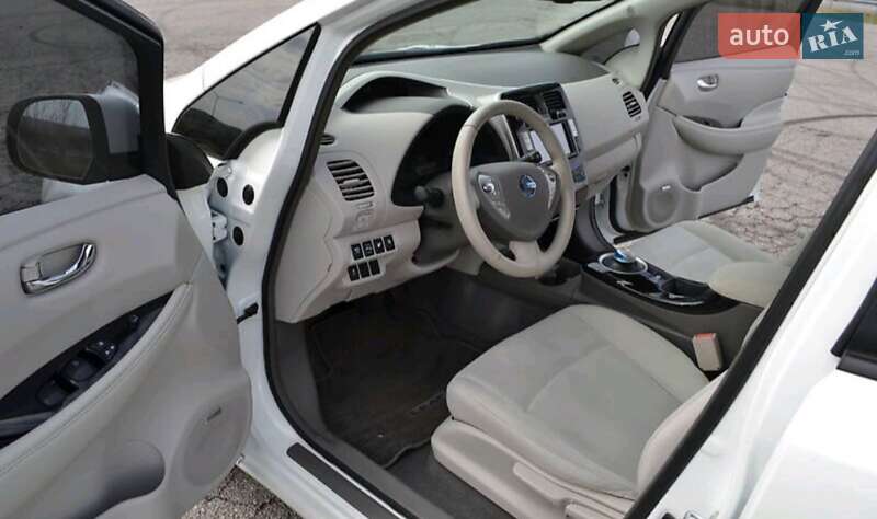 Хэтчбек Nissan Leaf 2013 в Днепре