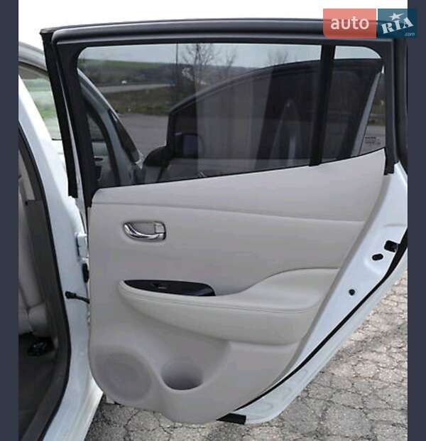 Хэтчбек Nissan Leaf 2013 в Днепре