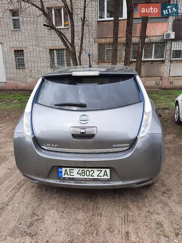 Хэтчбек Nissan Leaf 2013 в Днепре