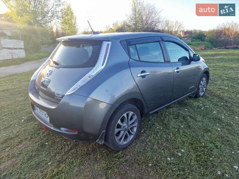 Хетчбек Nissan Leaf 2015 в Дніпрі