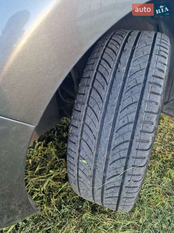 Хетчбек Nissan Leaf 2015 в Дніпрі