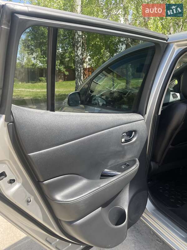 Хетчбек Nissan Leaf 2014 в Звягелі фото 15 Хетчбек Nissan Leaf 2014 в Звягелі