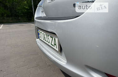 Хэтчбек Nissan Leaf 2013 в 