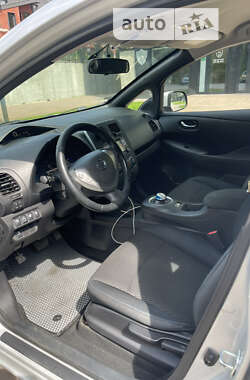 Хэтчбек Nissan Leaf 2013 в 