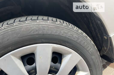 Хэтчбек Nissan Leaf 2013 в 