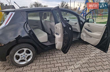 Хэтчбек Nissan Leaf 2012 в 