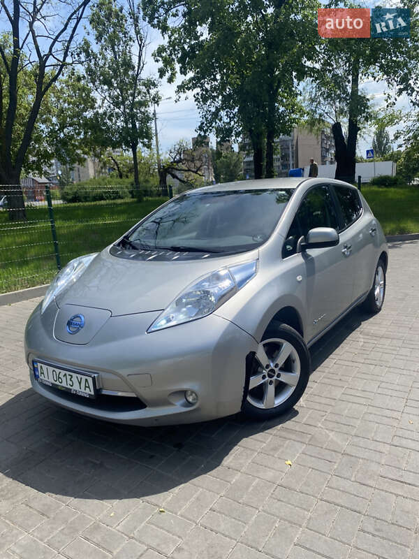 Хетчбек Nissan Leaf 2014 в 