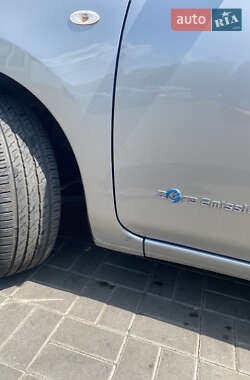 Хетчбек Nissan Leaf 2014 в 
