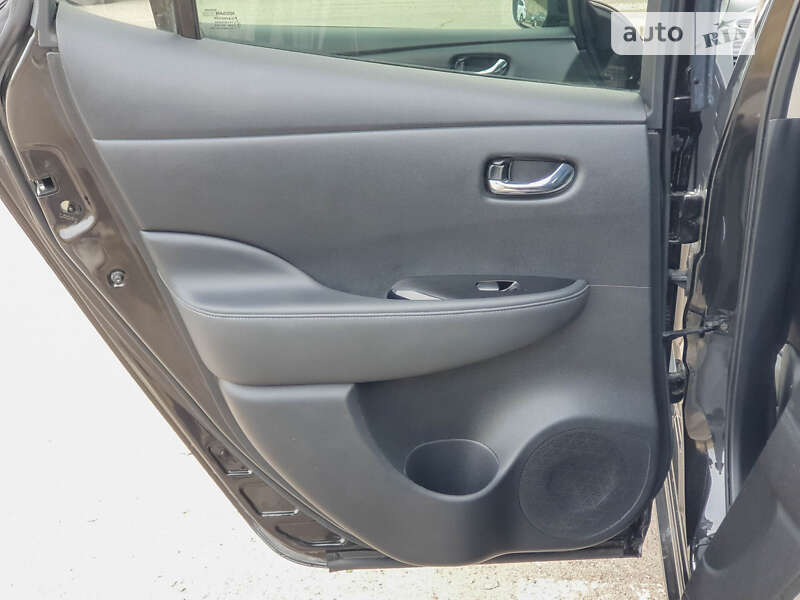 Хэтчбек Nissan Leaf 2016 в Виннице