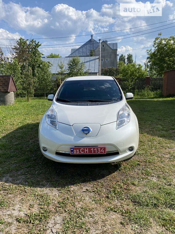 Хэтчбек Nissan Leaf 2013 в Буске