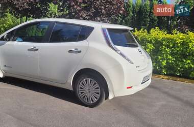 Хэтчбек Nissan Leaf 2015 в 