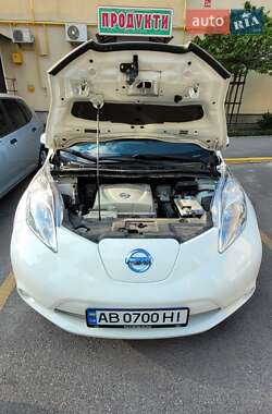 Хэтчбек Nissan Leaf 2015 в 
