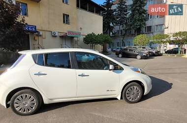 Хэтчбек Nissan Leaf 2015 в 
