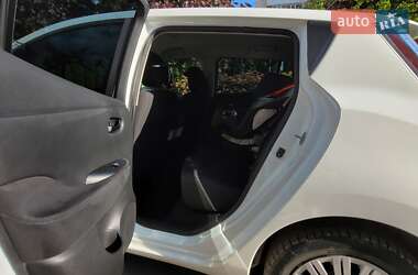 Хэтчбек Nissan Leaf 2015 в 