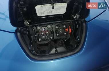 Хетчбек Nissan Leaf 2011 в 