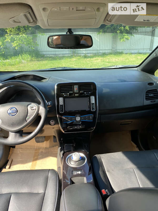Хэтчбек Nissan Leaf 2013 в Буске