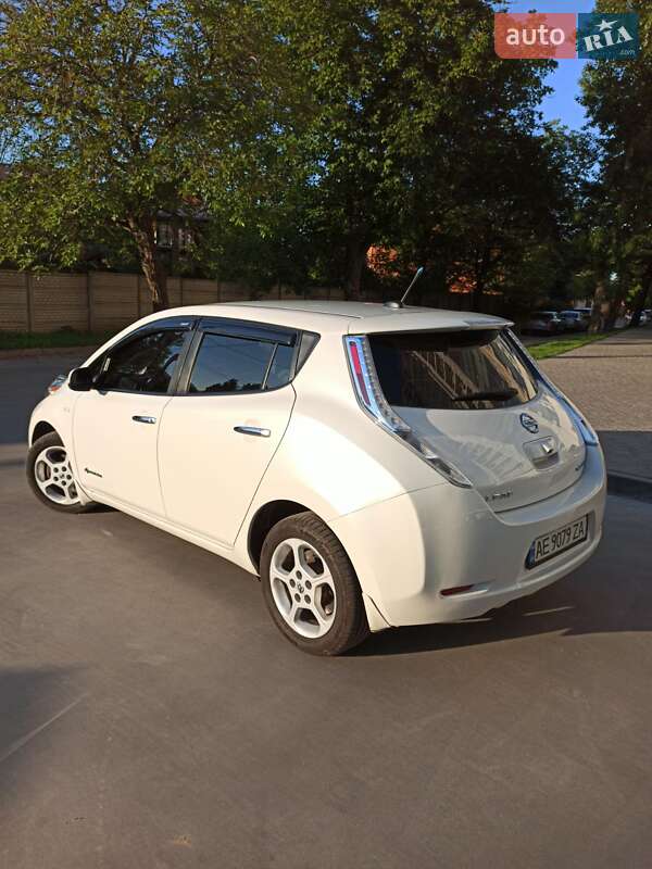 Хэтчбек Nissan Leaf 2013 в Днепре