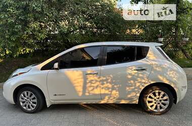 Хэтчбек Nissan Leaf 2015 в Львове