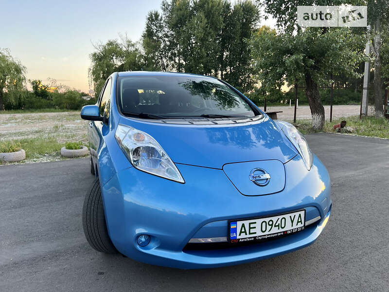 Хэтчбек Nissan Leaf 2014 в Днепре