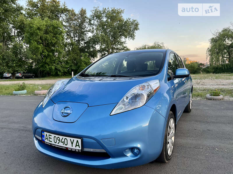 Хэтчбек Nissan Leaf 2014 в Днепре