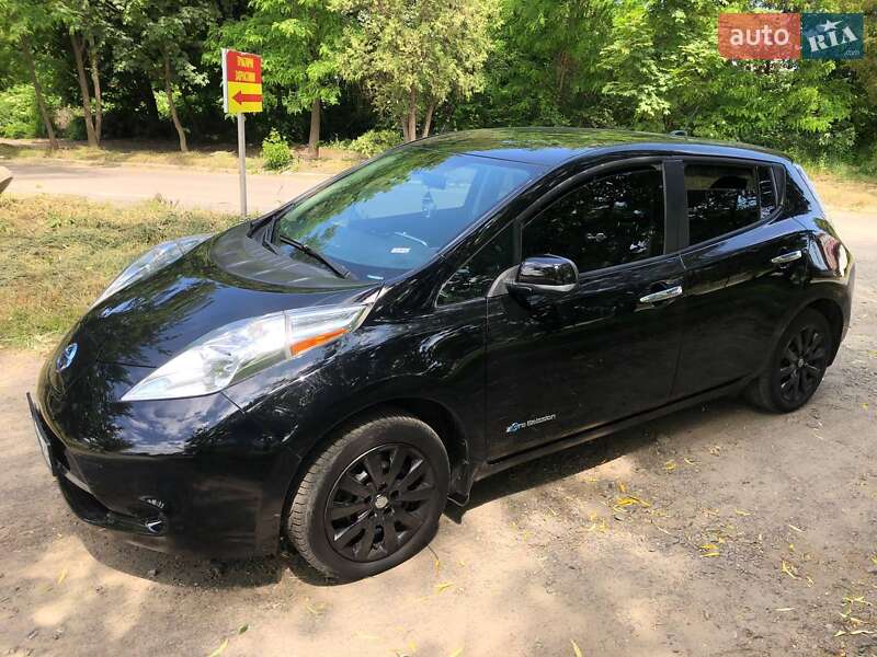 Хэтчбек Nissan Leaf 2014 в Львове