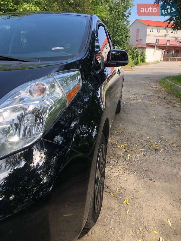 Хэтчбек Nissan Leaf 2014 в Львове