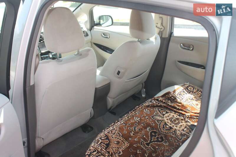Хэтчбек Nissan Leaf 2011 в Лозовой