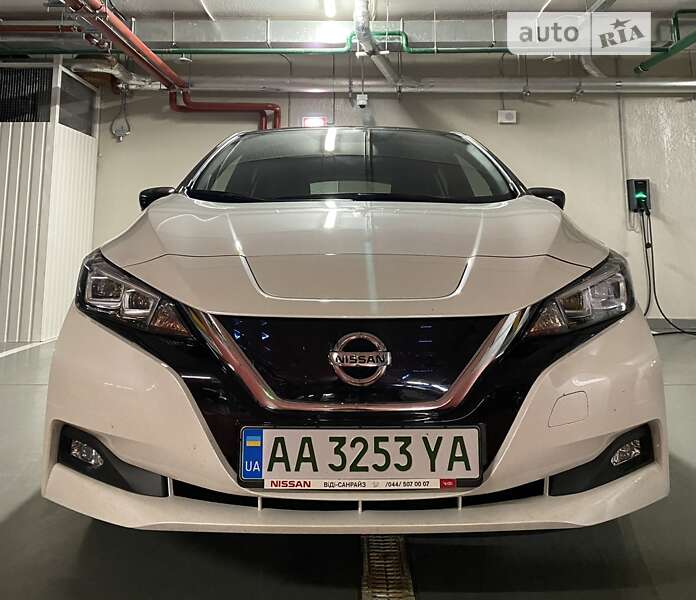 Хэтчбек Nissan Leaf 2022 в Киеве