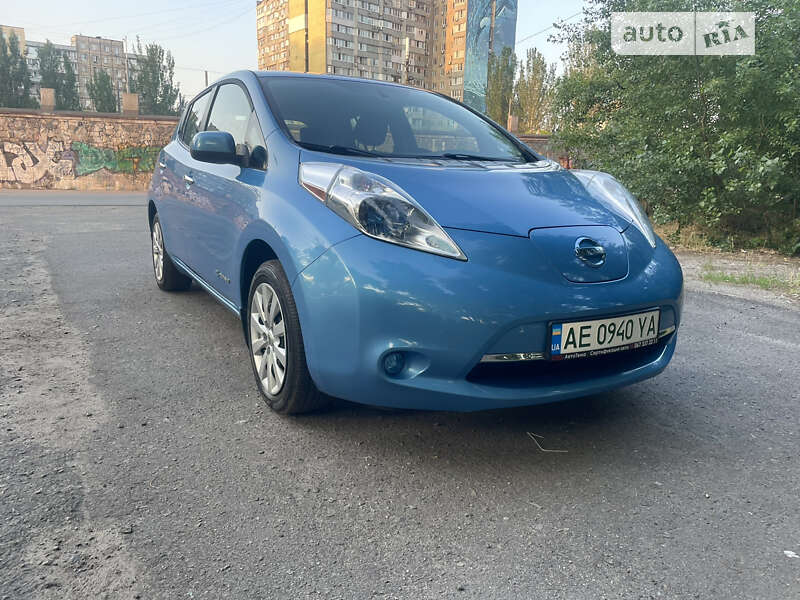 Хэтчбек Nissan Leaf 2014 в Днепре