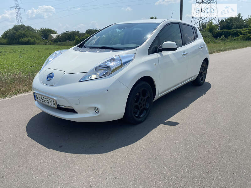 Хэтчбек Nissan Leaf 2016 в Киеве