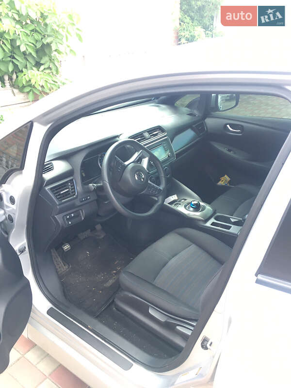 Хэтчбек Nissan Leaf 2018 в Никополе