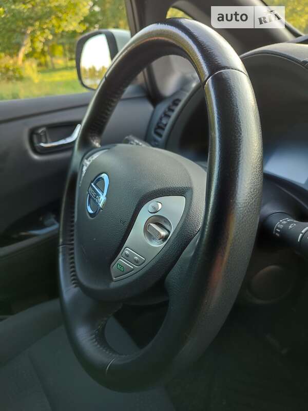 Хетчбек Nissan Leaf 2016 в Рівному