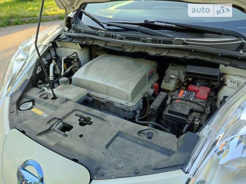 Хетчбек Nissan Leaf 2016 в Рівному