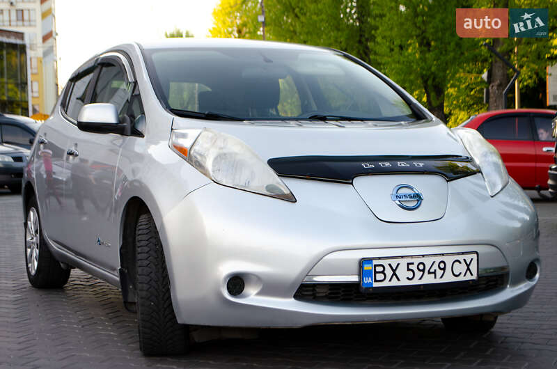 Хетчбек Nissan Leaf 2015 в Хмельницькому