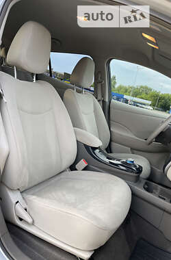 Хетчбек Nissan Leaf 2012 в 