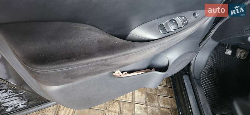 Хэтчбек Nissan Leaf 2014 в Львове