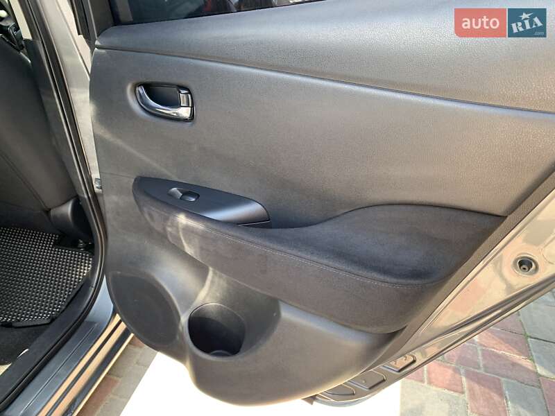 Хэтчбек Nissan Leaf 2014 в Кривом Роге фото 19 Хэтчбек Nissan Leaf 2014 в Кривом Роге