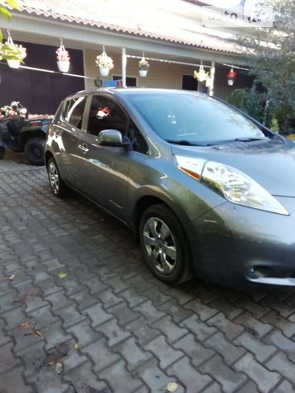 Хэтчбек Nissan Leaf 2015 в Сумах