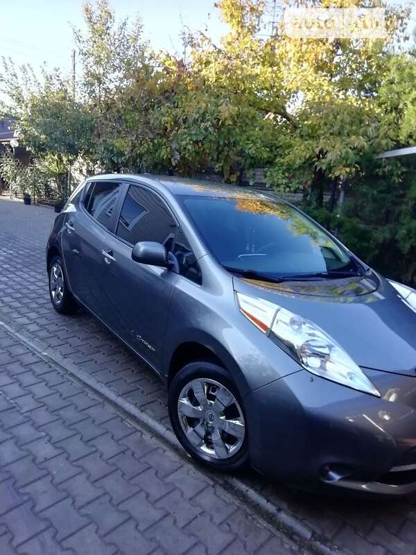 Хэтчбек Nissan Leaf 2015 в Сумах