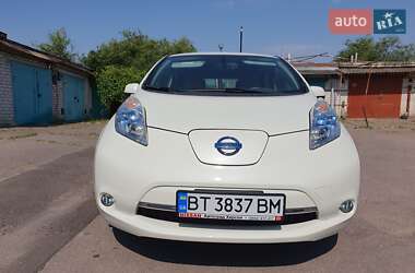 Хэтчбек Nissan Leaf 2011 в 
