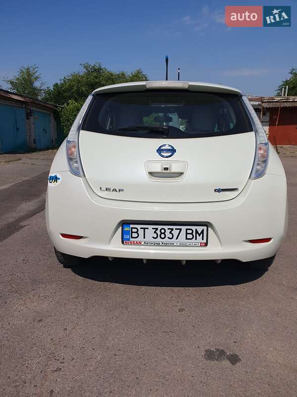 Хетчбек Nissan Leaf 2011 в Миколаєві