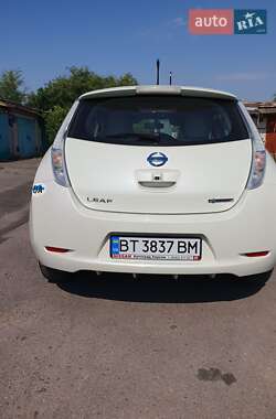Хэтчбек Nissan Leaf 2011 в 