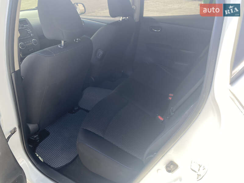 Хэтчбек Nissan Leaf 2015 в Березовке