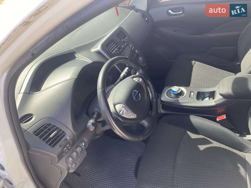 Хэтчбек Nissan Leaf 2015 в Березовке