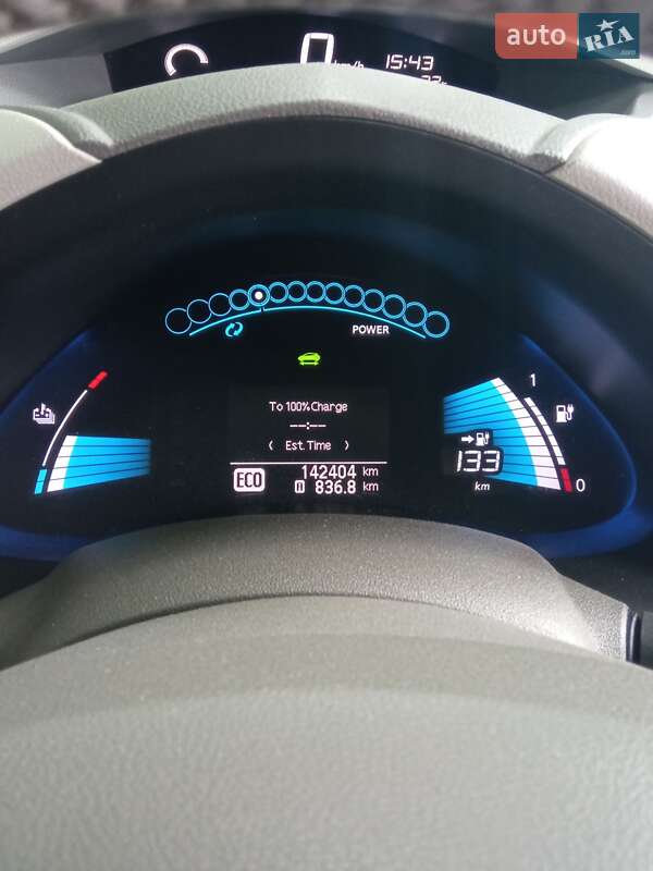 Хэтчбек Nissan Leaf 2012 в 