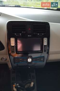 Хэтчбек Nissan Leaf 2012 в 